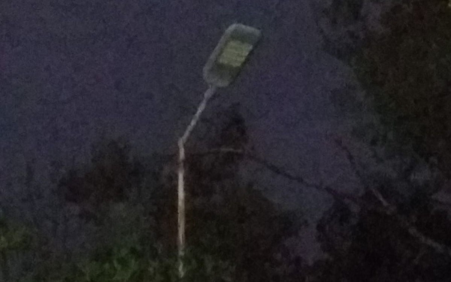 Vecinos de Villa Elvira preocupados por la falta de luminarias y el aumento de la inseguridad