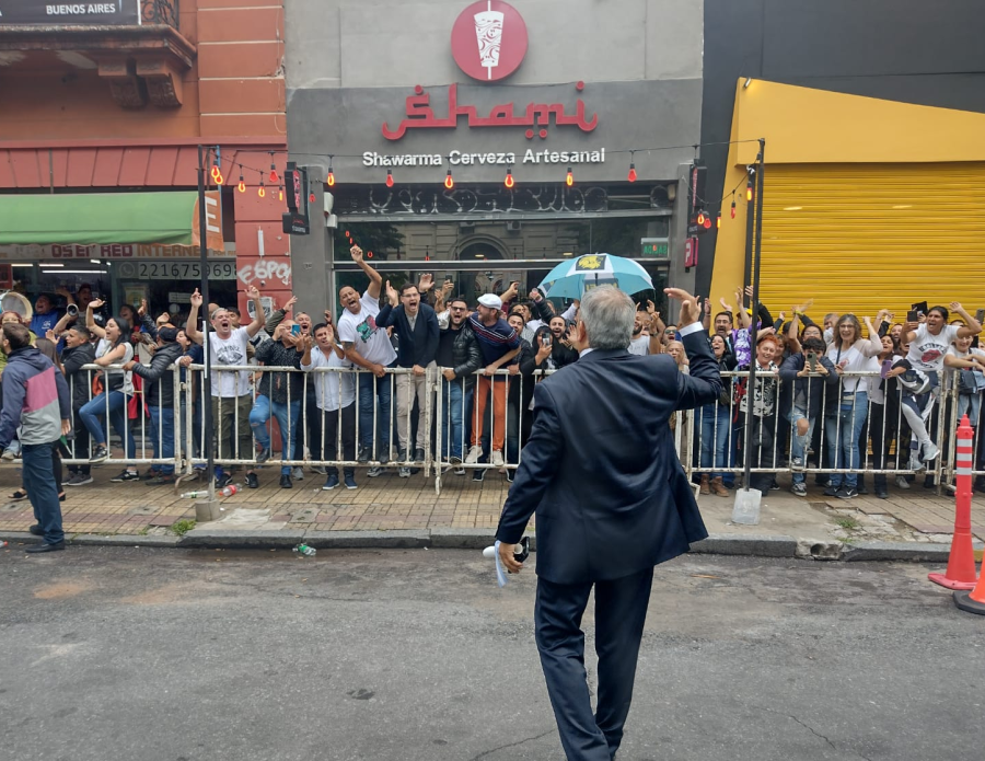 Los chistes de Perechodnik, los abrazos de Iañez, Palestina y el festejo libertario en calle 8: perlitas de la Legislatura