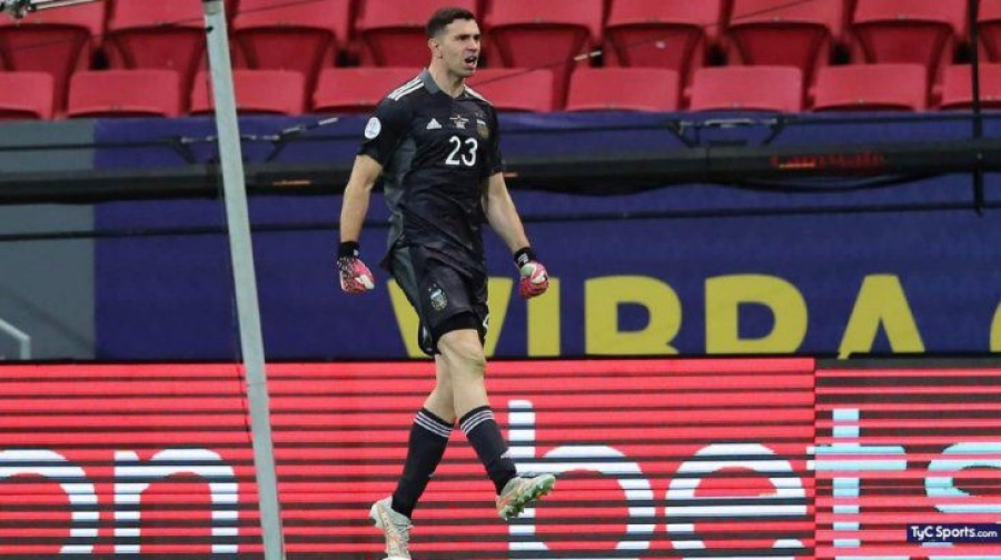 Emiliano ”Dibu” Martínez: ”El partido se suspendió por cuestiones políticas”