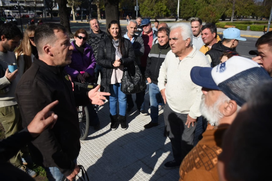Botta se reunió con vecinos de Sicardi tras una nueva protesta: ”Nos dijo que no se va a demoler ninguna casa”