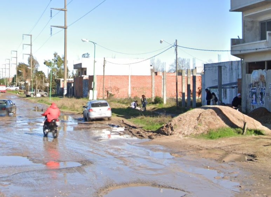 Llevaba a su amiga a su casa y le terminaron robando la moto en Melchor Romero