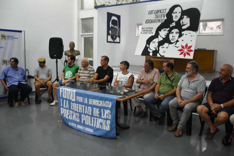 La Plata: se realizó una conferencia de prensa del Foro por la Democracia y la Libertad de los presos Políticos