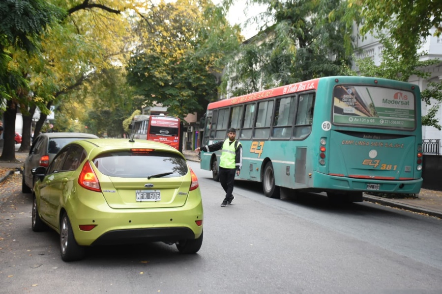 Prueba piloto de carriles exclusivos en La Plata: ”Queremos beneficiar a la gente que se mueve en transporte público”
