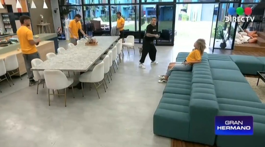 Fuerte cruce entre Luz y Sandra tras la prueba del líder:” Te haces la santa, falsa”