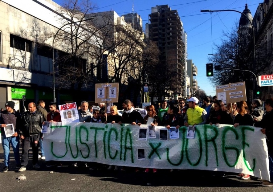 Comienza el juicio contra el hombre que atacó brutalmente a un taxista durante una discusión de tránsito en 126 y 50