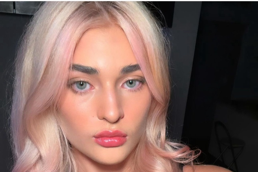 Marta Fort mostró su look en microbikini mientras disfruta del verano