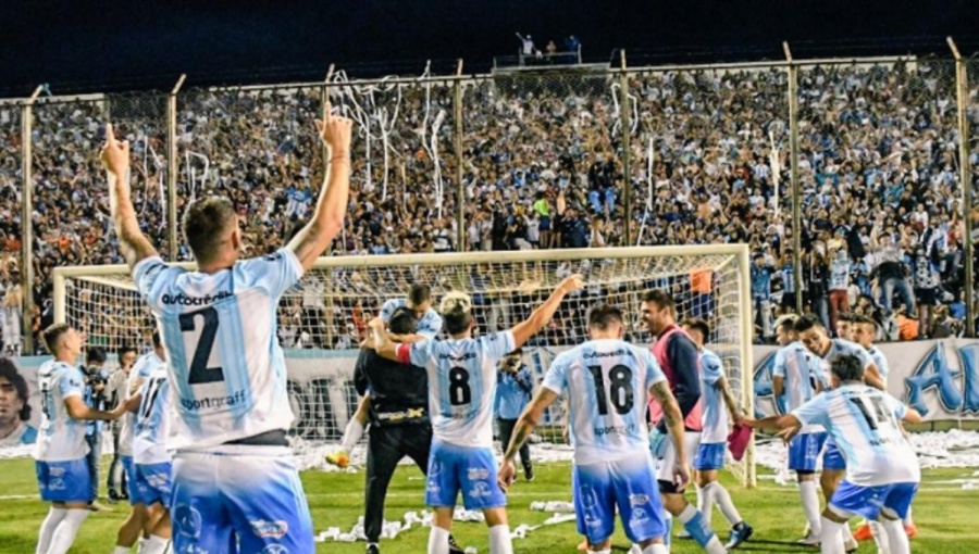 Hizo historia en el ascenso, salió de Estudiantes y lo felicitó un exjugador e hincha de Gimnasia