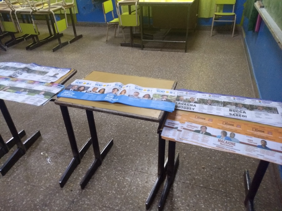 Paredes limpias, contaminación cero y empatía: el protocolo para una campaña política ”comprometida” en La Plata