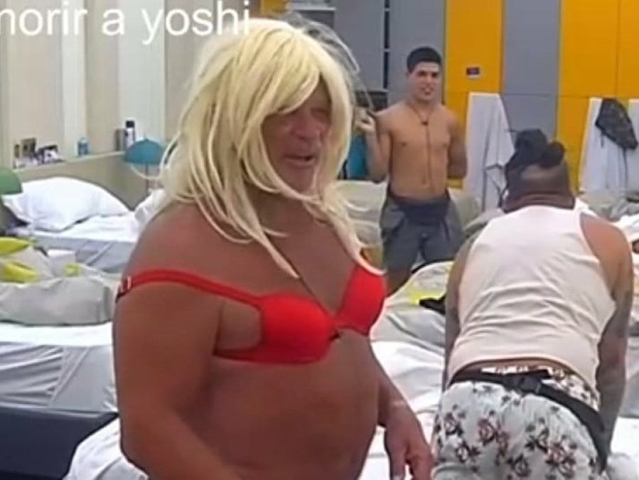 La foto de Alfa vestido de mujer que causó furor en las redes sociales