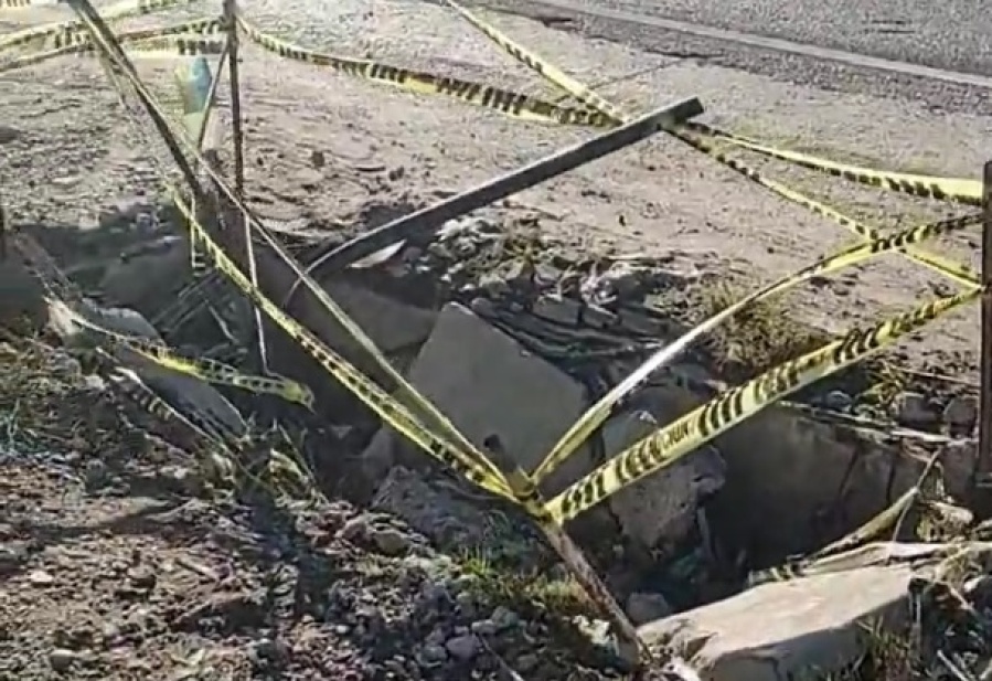 En una esquina de Gonnet reclamaron por un peligroso pozo al costado del Camino Belgrano
