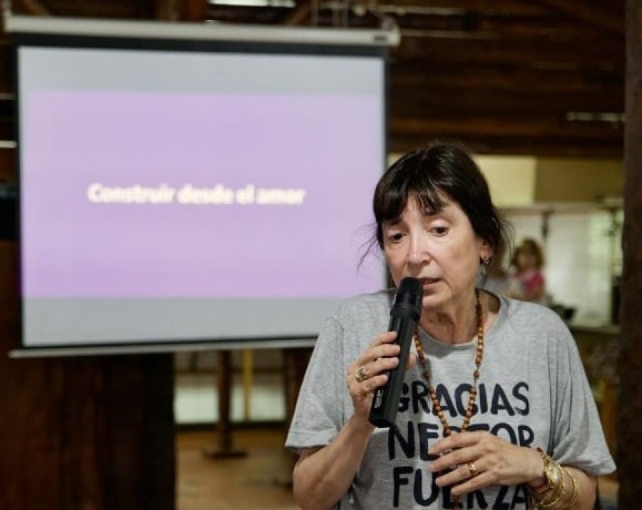 En un plenario de MC La Capitana, Gisele Fernández reveló su charla con Cristina tras la Plaza de Mayo llena: ”Es con todos”