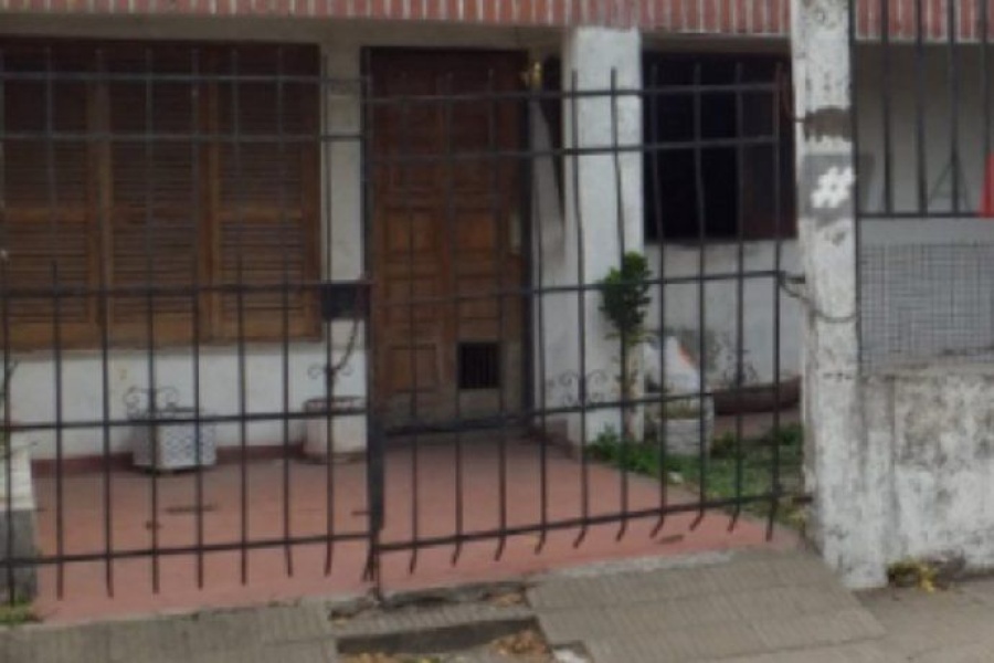 La encontraron muerta en su casa y al lado del esqueleto de su madre: ”Todos los días se prenden y apagan las luces”