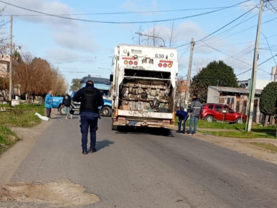 Murió el hombre arrollado por un camión de residuos en La Plata