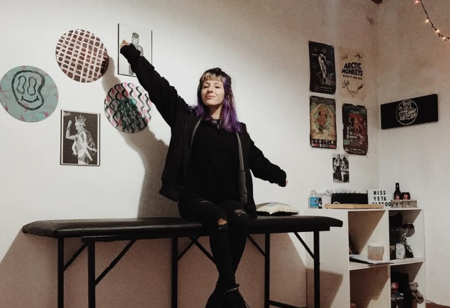 Un ex novio le dio una máquina de tatuar, su papá recorrió las carnicerías de La Plata y cambió su vida: ”Lloré y me enojé”