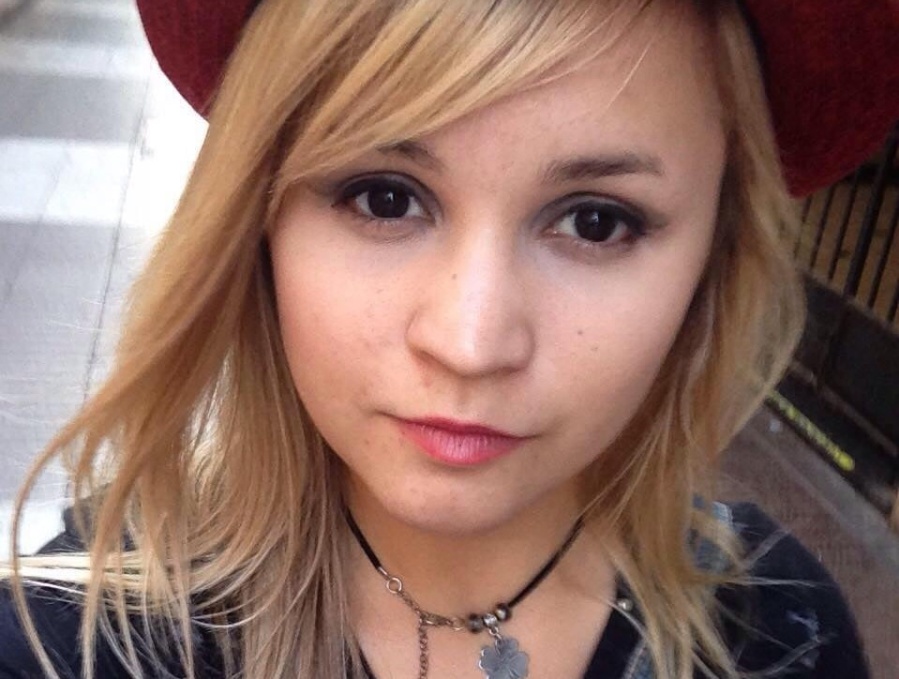 Tiene 28 años, nació en Los Hornos y armó un grupo exclusivo para buscar a su mamá: ”Me imagino siempre cómo sería ella”