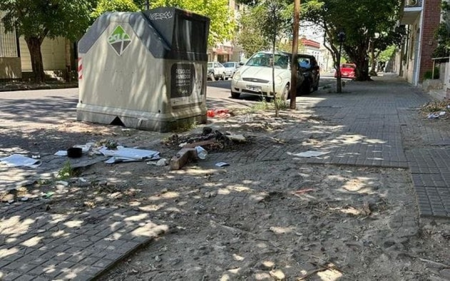 ”No nos dan bolilla, es una mugre”: en 45 entre 11 y 12 reclaman por el descuido que hay en la cuadra