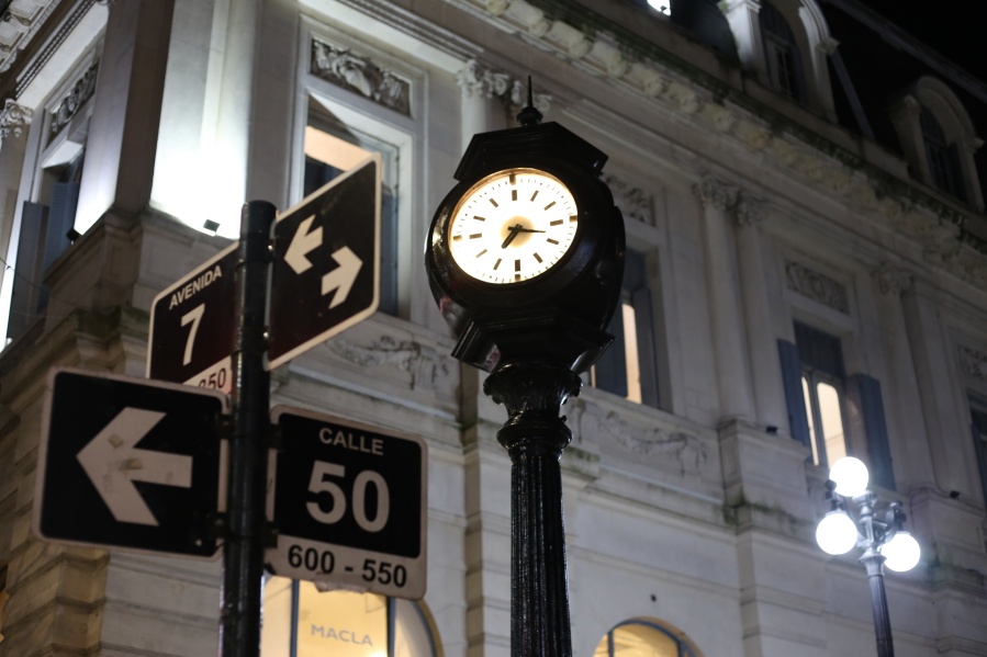 Volvió a funcionar el histórico reloj de 7 y 50