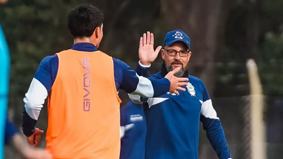 Orfila mantiene sus convicciones, no cambia en una zona sensible y se juega un pleno arriba