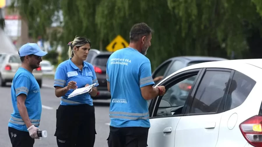 Aumentaron las multas de tránsito un 6,5% en la Provincia: ¿de cuánto es la infracción por conducir con exceso de velocidad?
