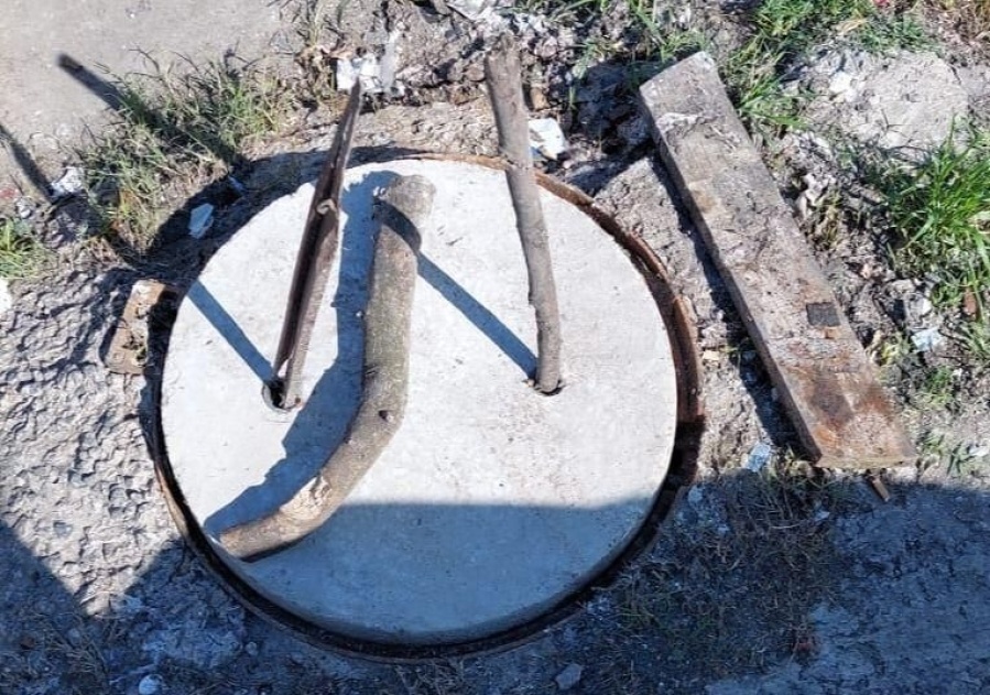 En 31 y 36 reclamaron por el tamaño de las tapas que fueron respuestas tras el robo