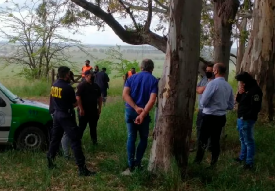 Apareció un esqueleto vestido en Melchor Romero e investigan de quién se trata