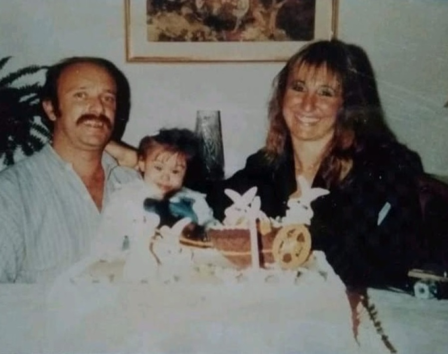 Pasó la navidad con un matrimonio platense en Camboriú y 37 años después quiere encontrarlos: ”Solo tengo una foto”