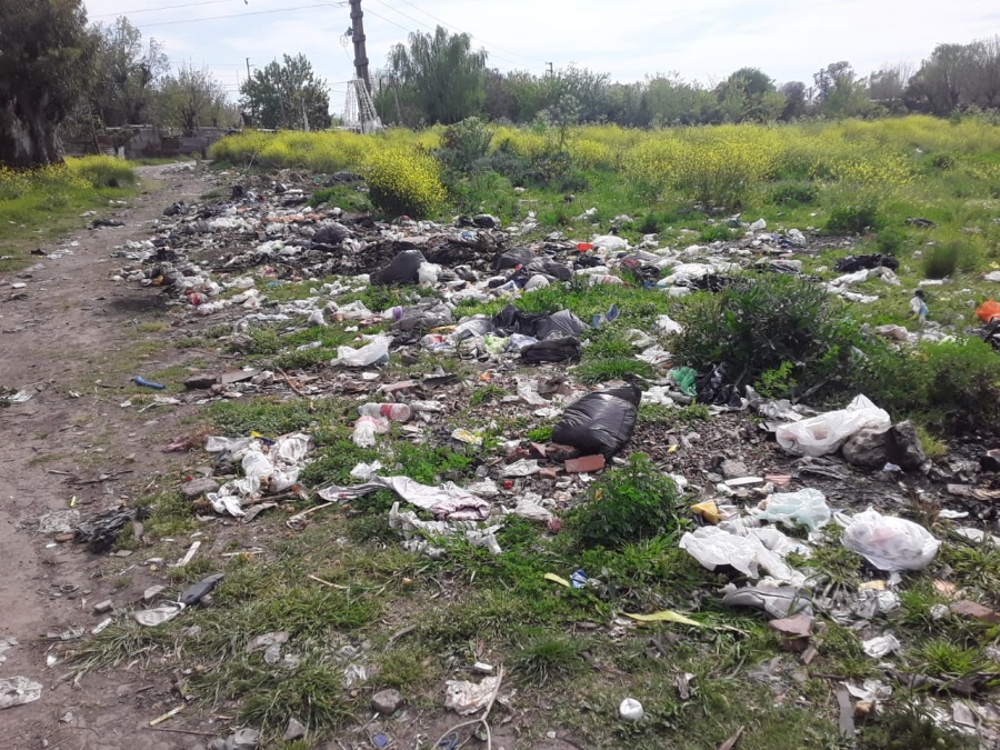 Bronca en 90 y 21 por un basural a cielo abierto: ”Nadie nos da bolilla”