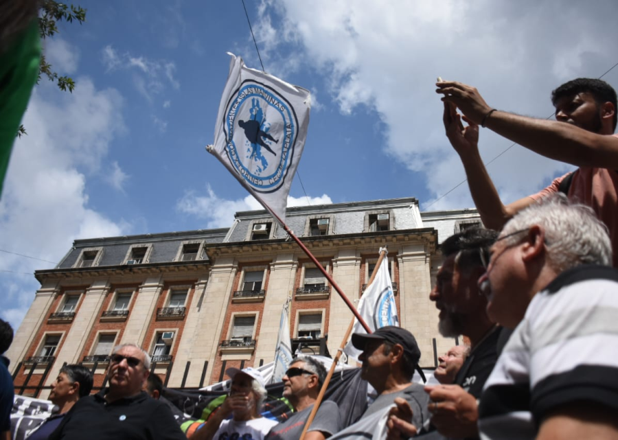 Nutrido acto en 8 y 50 en defensa de la Ley de Tierras que busca ser derogada por Milei: ”Hay jueces y abogados patriotas”