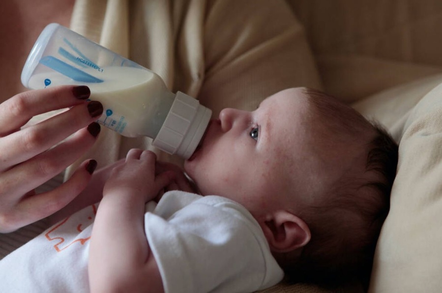 ¿Cuál es la alergia poco frecuente que complica la alimentación de los más chicos?