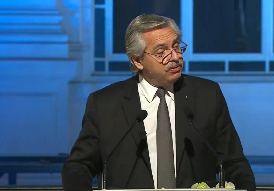 Alberto Fernández, en el homenaje a fallecidos por COVID-19 en Argentina: ”No olvidaremos a quienes se han ido”