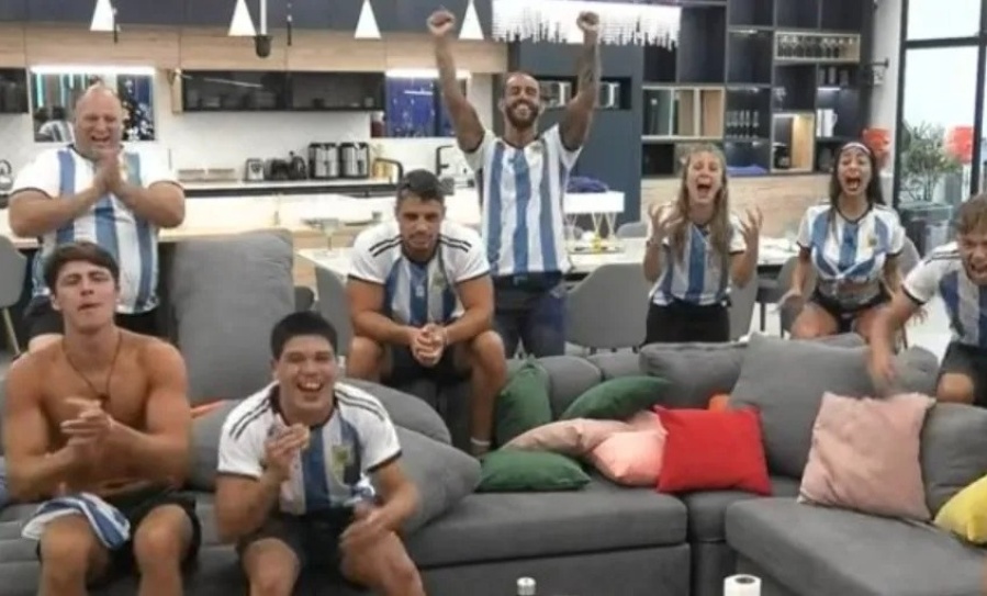 ”Qué linda, la amo”: así reaccionó una participante de la casa mas famosa viendo a Lali cantando el himno