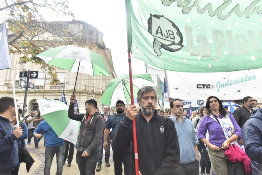 Expectativa de los gremios estatales: creen que Provincia formalizará esta tarde el aumento y podría darse por decreto