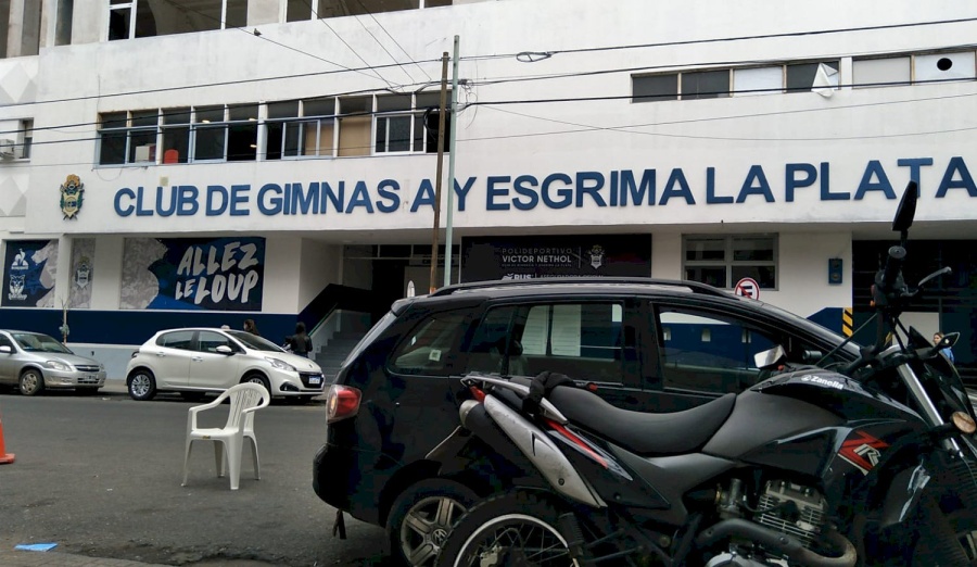 Allanaron la sede de Gimnasia en el marco de una causa por presunto lavado de dinero