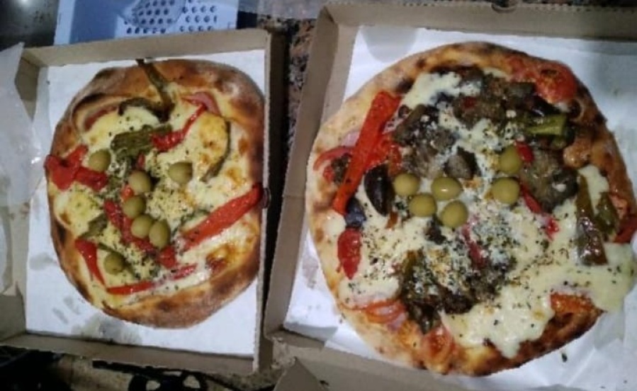 ”Tres kilos de berenjena le echaron encima”: una platense recibió mal su pedido por delivery y estalló de furia