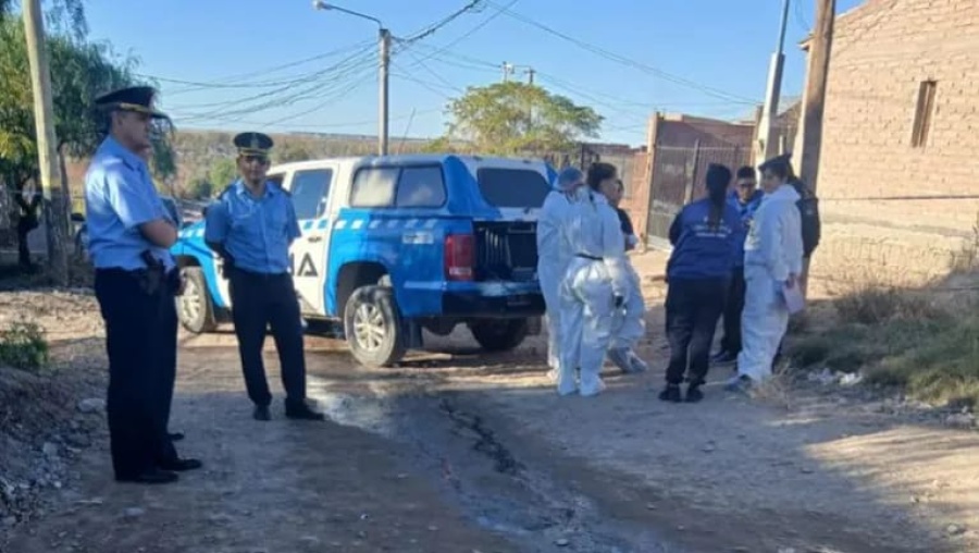 Hallaron muerto a un hombre con un tiro en el pecho mientras su pareja dormía a su lado