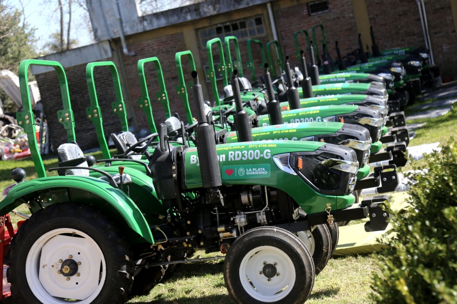 Pusieron maquinarias a disposición de las distintas zonas de La Plata ”para concretar mejoras y tareas de mantenimiento”