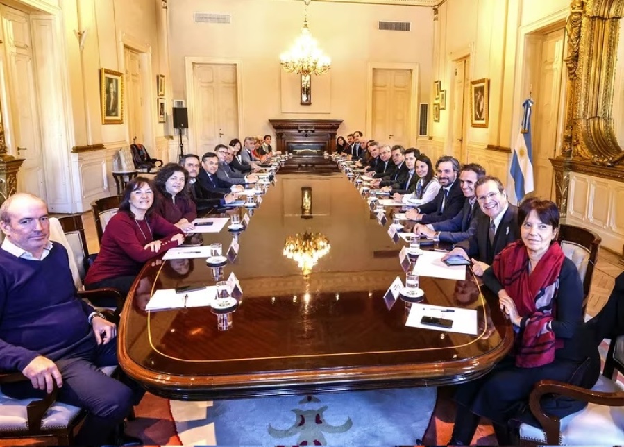Reunión de Gabinete: Agustín Rossi anticipó que Massa trabaja en un alivio de Ganancias para los trabajadores
