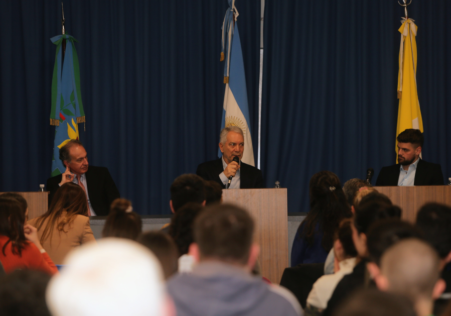 Alak: ”Tenemos el desafío de redoblar la apuesta para que haya un Estado eficiente basado en la cultura del trabajo”