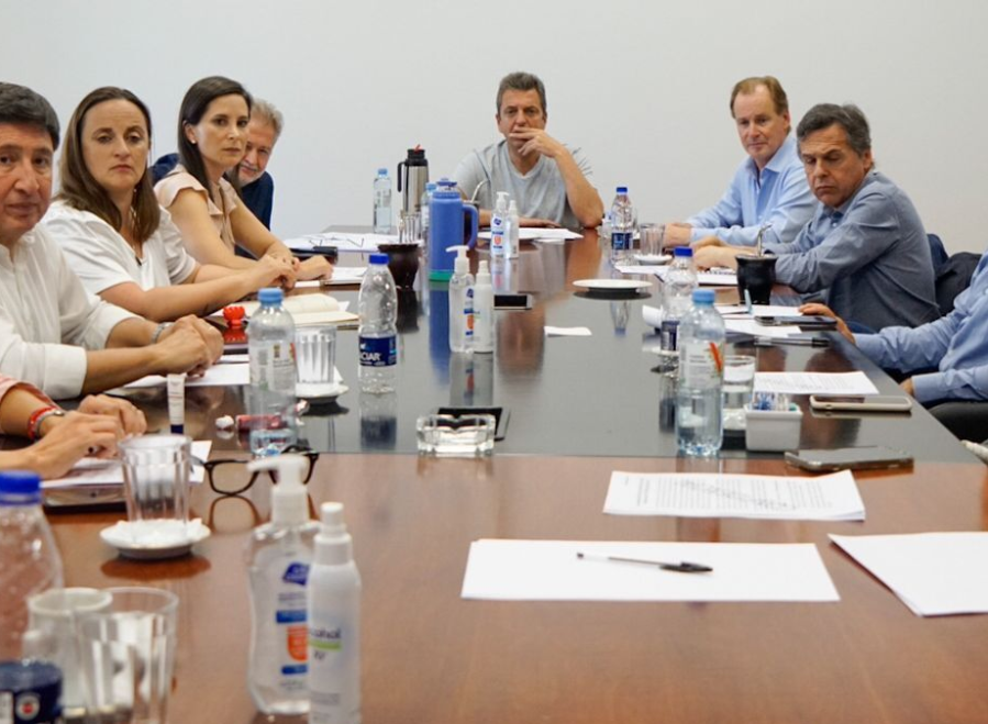 Tras el decretazo, Massa se reunió con legisladores y analizaron el impacto de las medidas económicas de Milei