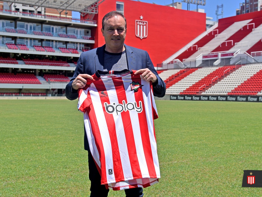 Abel Balbo:” Vengo a un club con una mentalidad ganadora como yo que escribió la historia mundial”