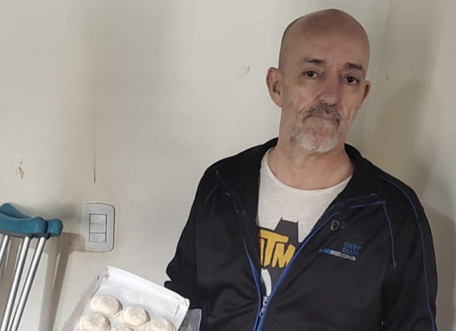 Manejó una carnicería de La Plata 20 años, superó 4 cirugías y se reinventó a pura masa: ”Ya pasé un momento difícil”