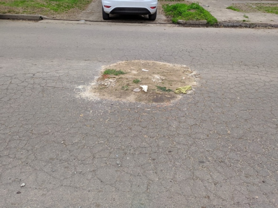 Vecinos de Los Hornos denuncian medidas provisorias en baches en 54 y 143: ”Pedimos un trabajo como corresponde”
