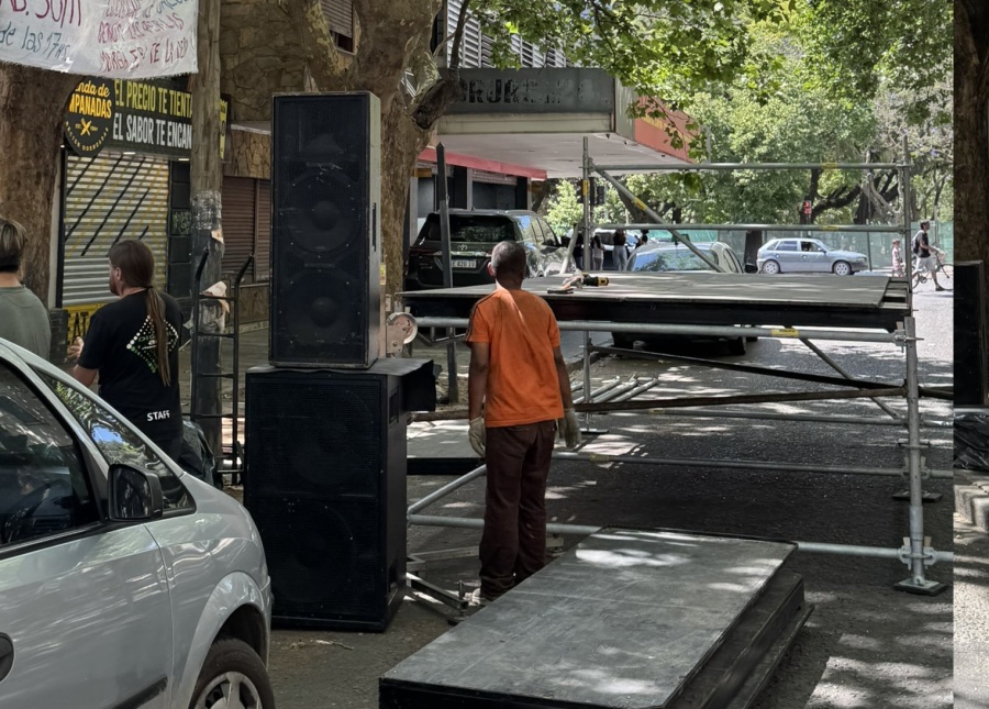 Vecinos reclamaron por un sorpresivo corte de calle frente a la Facultad de Artes: ”¿Quién autoriza esto?”