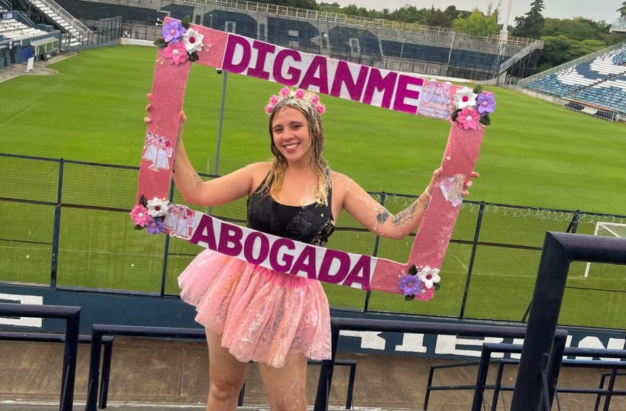 Fue socia de Gimnasia al minuto de nacer, 22 años después cumplió su sueño y lo festejó en su lugar en el mundo