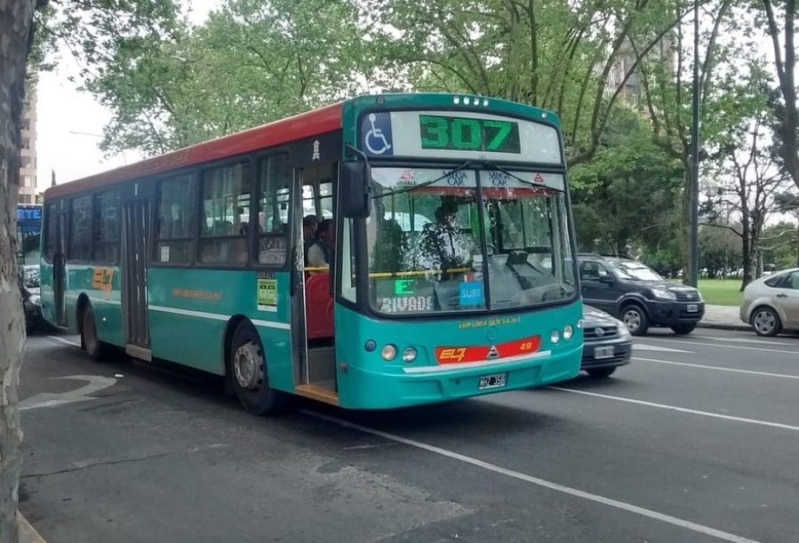 ”Mamá, te amo”: bajó del micro 307, se le desconectó el auricular y descubrió que había perdido el tierno mensaje de su hijo