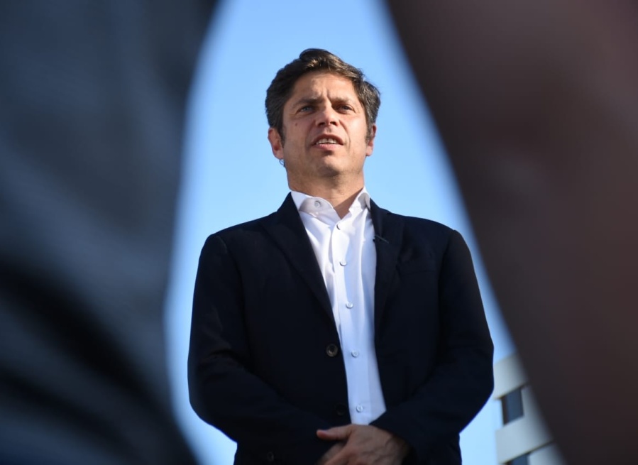 Kicillof se reunió con dos intendentes radicales y analizaron el futuro de la obra pública en los municipios