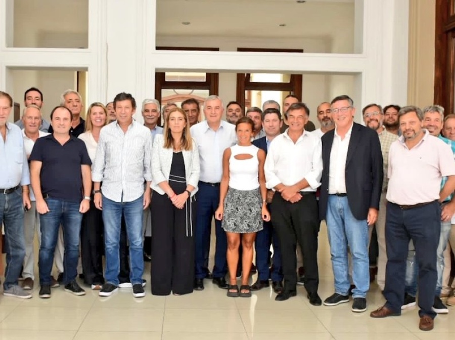 El Presidente de la Juventud Radical chicaneó a Gerardo Morales por una foto y la polémica llegó a la política platense
