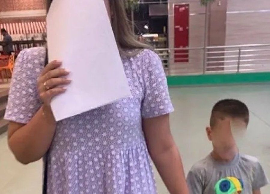 Quiso vender a su hijo de 7 años para pagar deudas y la detuvieron en Rusia