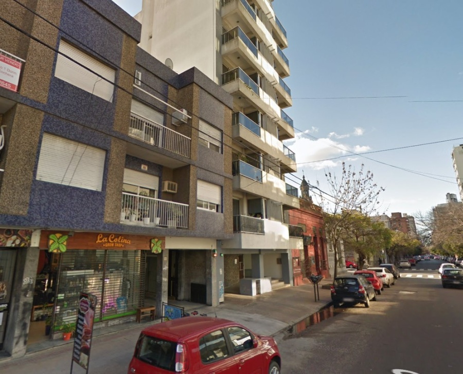 Volvió a su departamento de La Plata y vio cómo un ladrón saltaba del balcón con 100 mil pesos