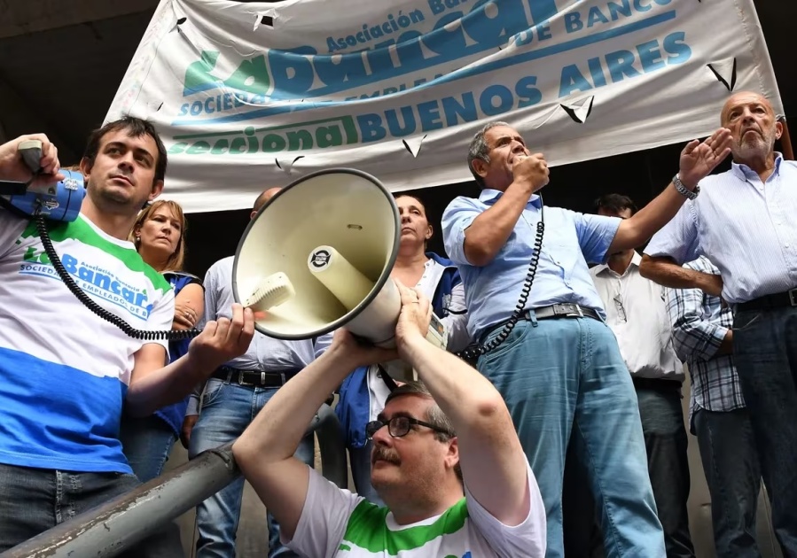 Por el temor a la privatización del Banco Nación, empleados se reúnen en 7 y 48 e iniciarán un plan de acción gremial